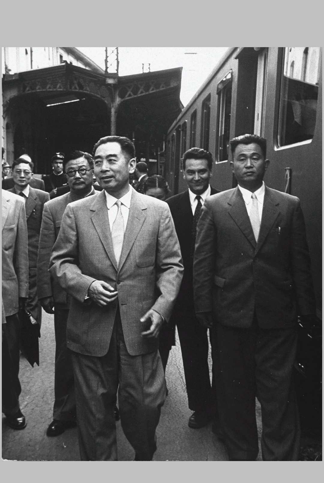 凯瑟尔的中国摄影集.By Dmitri Kessel.美国生活杂志.约1940年至1956年中华古籍网-专注古书收集中华古籍网